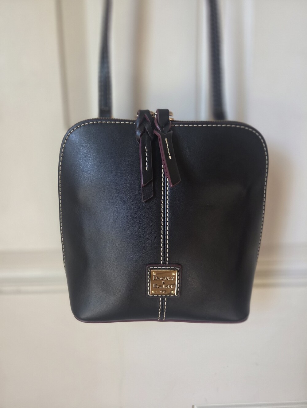 Dooney & Bourke Black Leather "TRIXIE" w/Contrast Stiching "New W/O Tags"🖤❤️